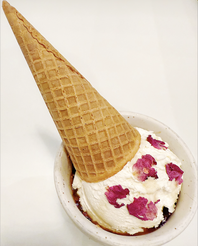 Yogourt Pressé Cone with Fig Jam 冷萃干噎酸奶甜筒.