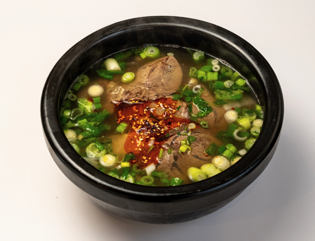 Beef Noodles Soup 招牌牛骨汤牛肉面.