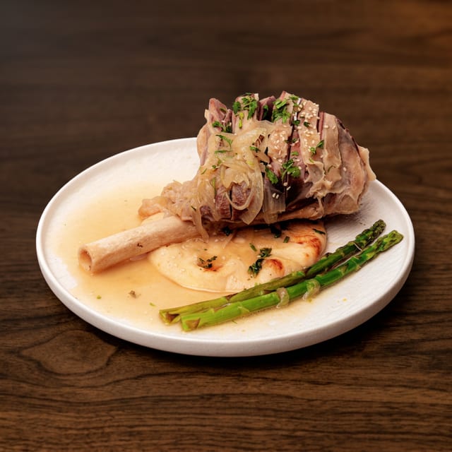 Braised Lamb Shank with Naan 慢炖羊腿配烤馕.