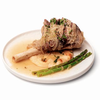 6-Hours Braised Lamb Shank with Naan 慢炖羊腿配烤馕